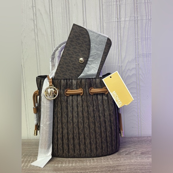 Michael Kors Willa Pleated Tote Bag - Picture 2 of 3